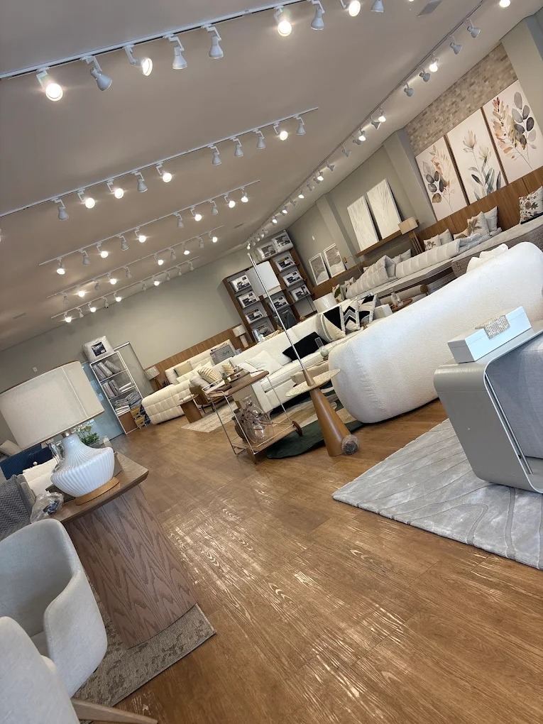 Sala de estar montada no showroom Anjos Imperatriz